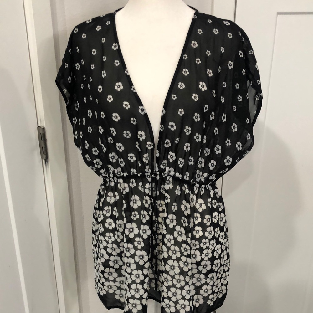 Notations Black and White Floral Women's Top Sheer, beachy, lightweight